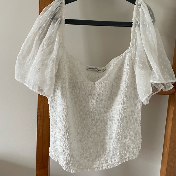 Abercrombie & Fitch cropped flutter sleeve top - Picture 1 of 5